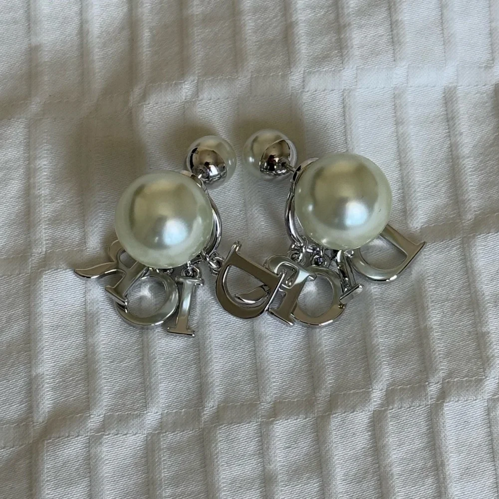 Dior Silver Tribales Pearl Earrings - Picture 3 of 5